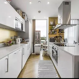 Ontario Point Flat Only Double Bedroom London